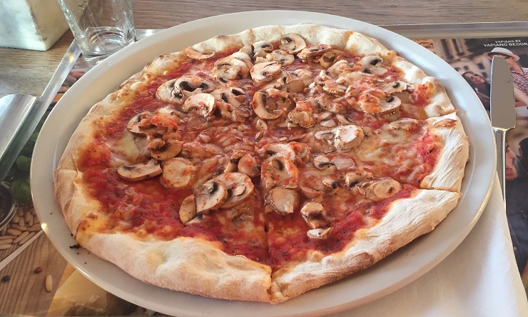 vapiano restoran_mantarlı pizza