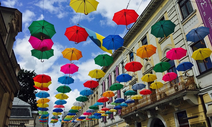 lviv şemsiyeli sokak