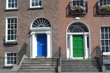 Dublin renkli ev kapıları